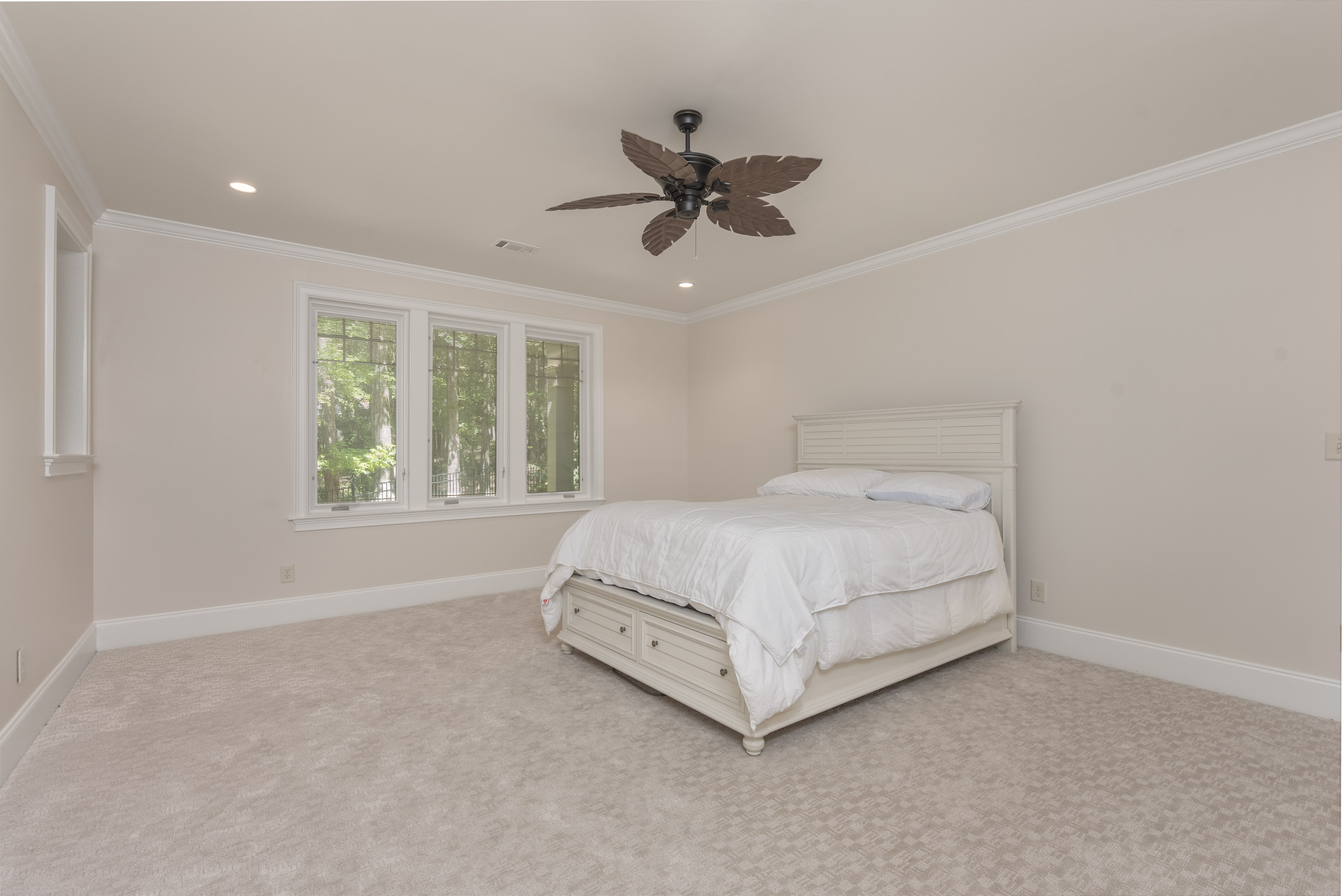 1001 Walton Way image 56